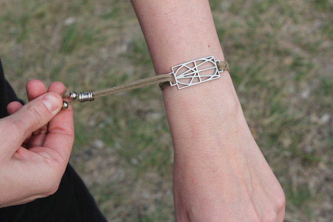 WOMEN'S TAN WRAP & TUCK BRACELET - LARGE ZYMBOL