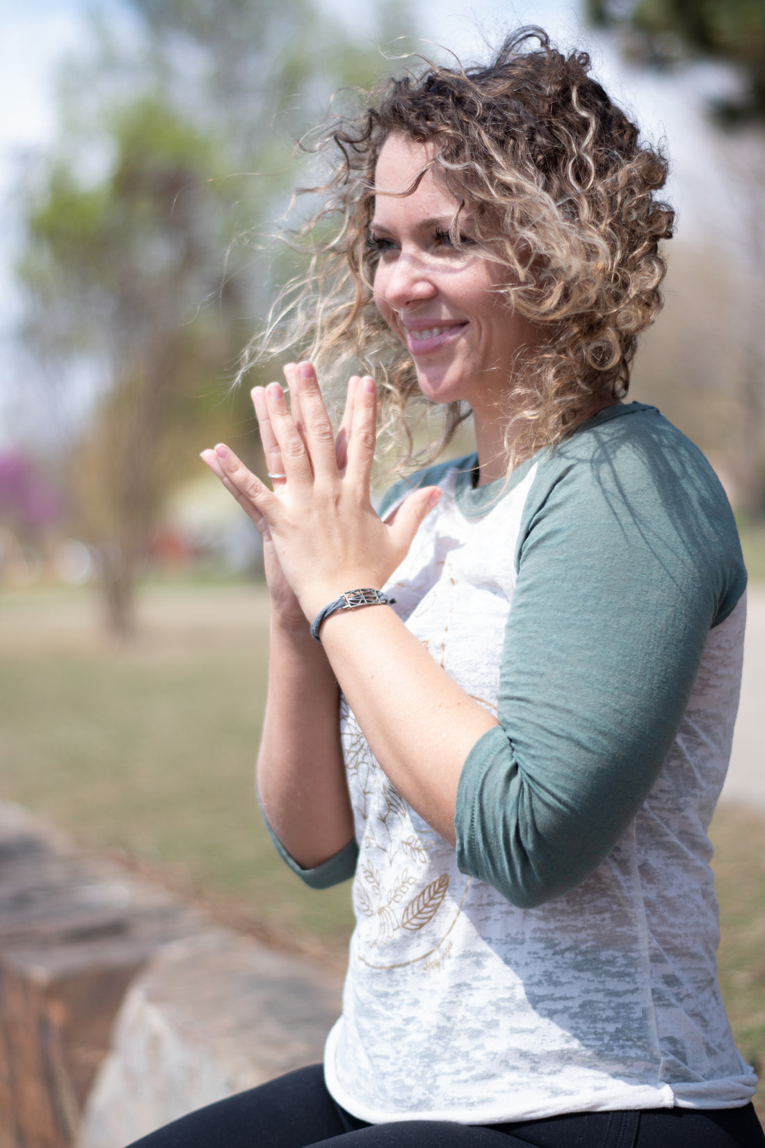 WOMEN'S GRAY WRAP & TUCK BRACELET - SMALL ZYMBOL